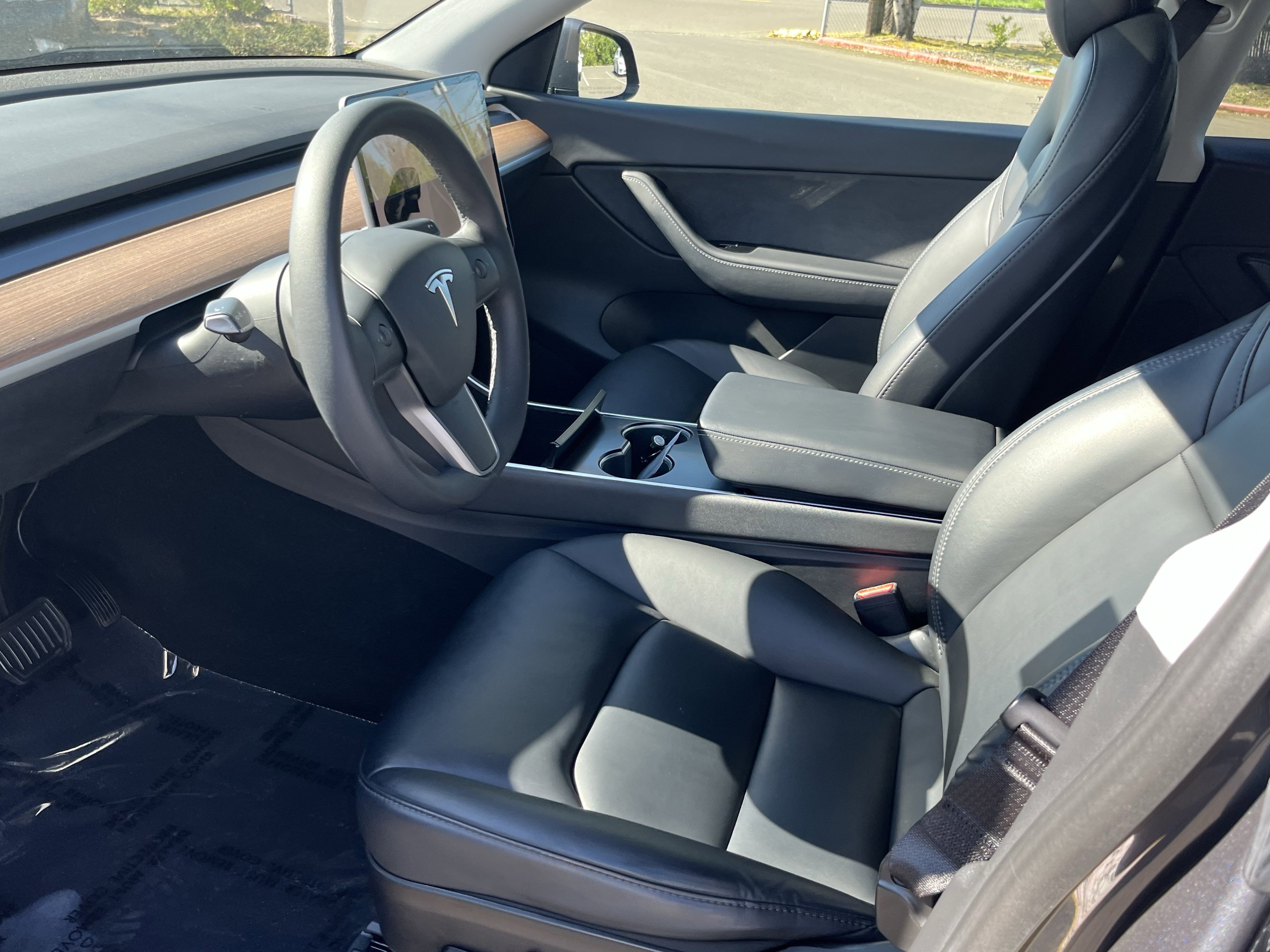 Used 2020 Tesla Model Y Long Range image 9