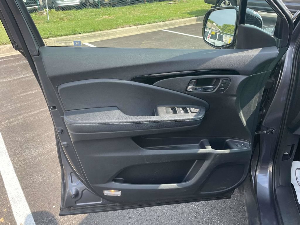 Used 2017 Honda Pilot Touring image 15