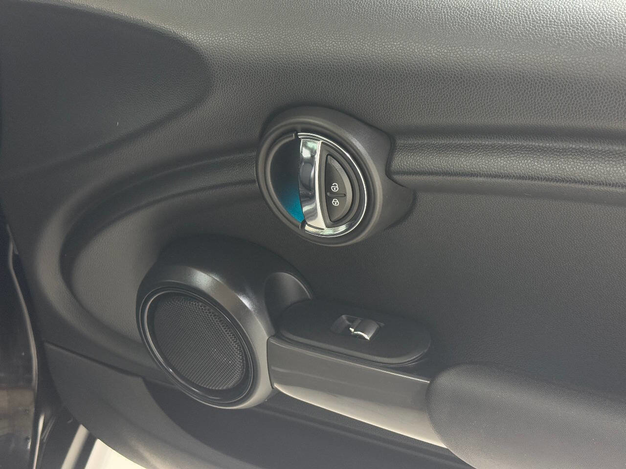 Used 2015 MINI Cooper 2-Door Hardtop image 26