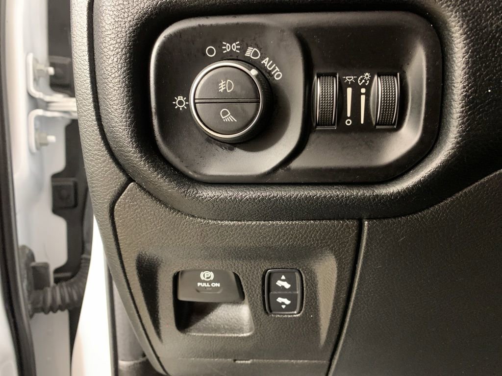 Used 2022 RAM 1500 Laramie AWD/4WD image 4