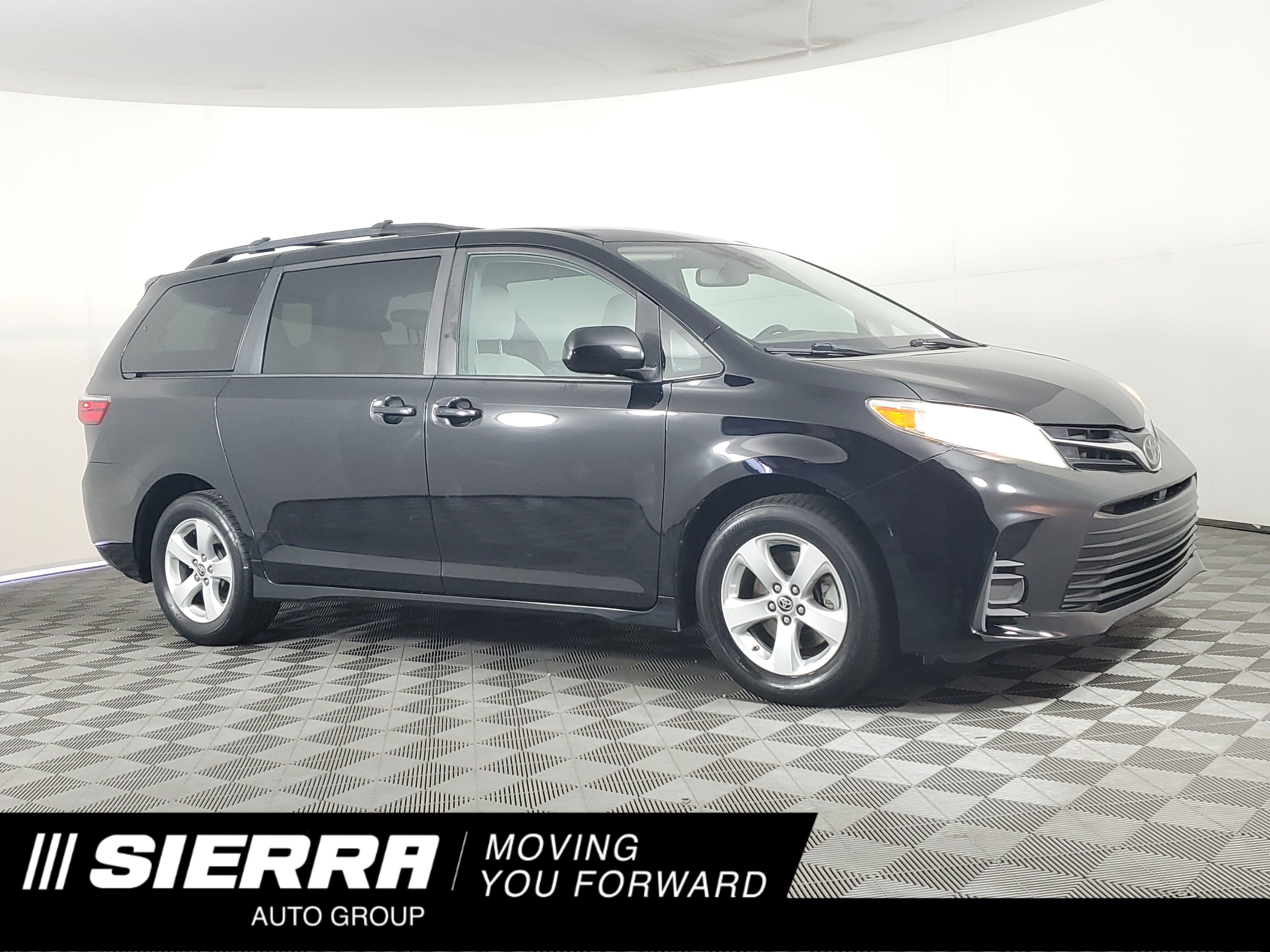 Used 2020 Toyota Sienna LE w/ Carpet Mat Package FWD image 1