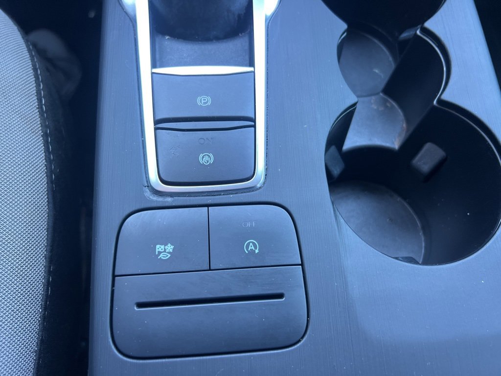 Used 2022 Ford Escape SE w/ SE Sport Appearance Package image 28