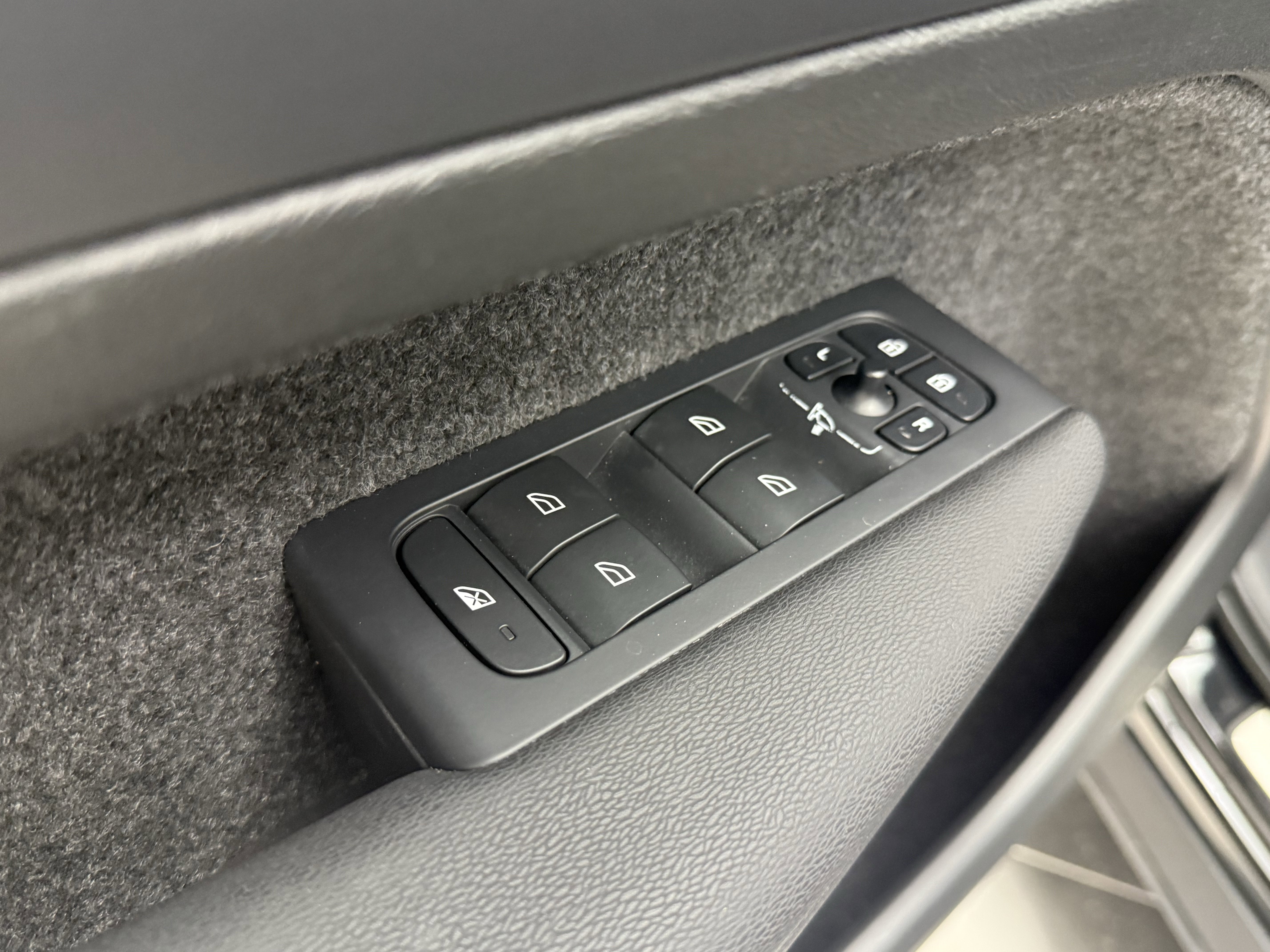 Certified 2023 Volvo XC40 B5 Plus w/ Driver Assist Package image 11