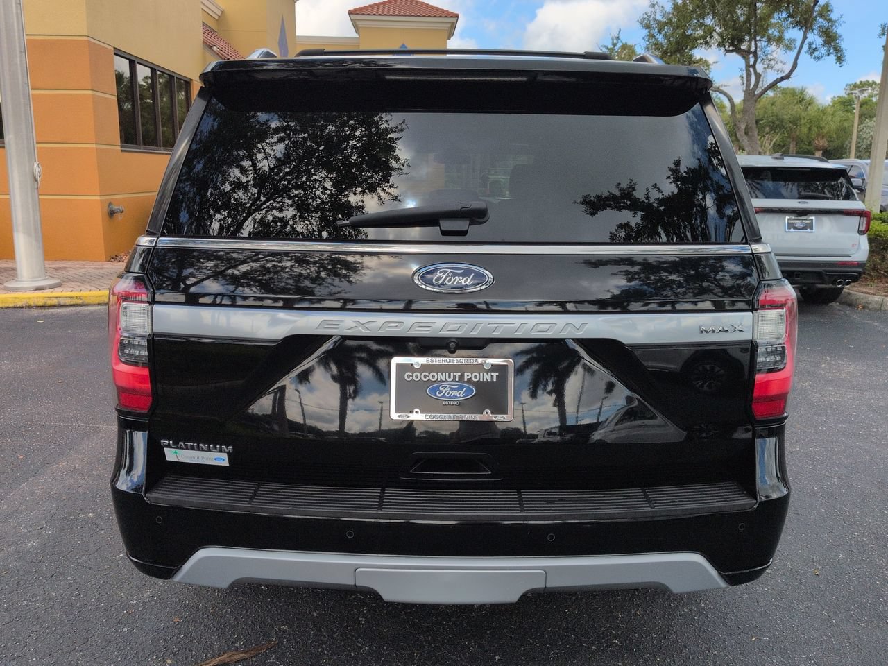 Used 2018 Ford Expedition Max Platinum AWD/4WD image 6