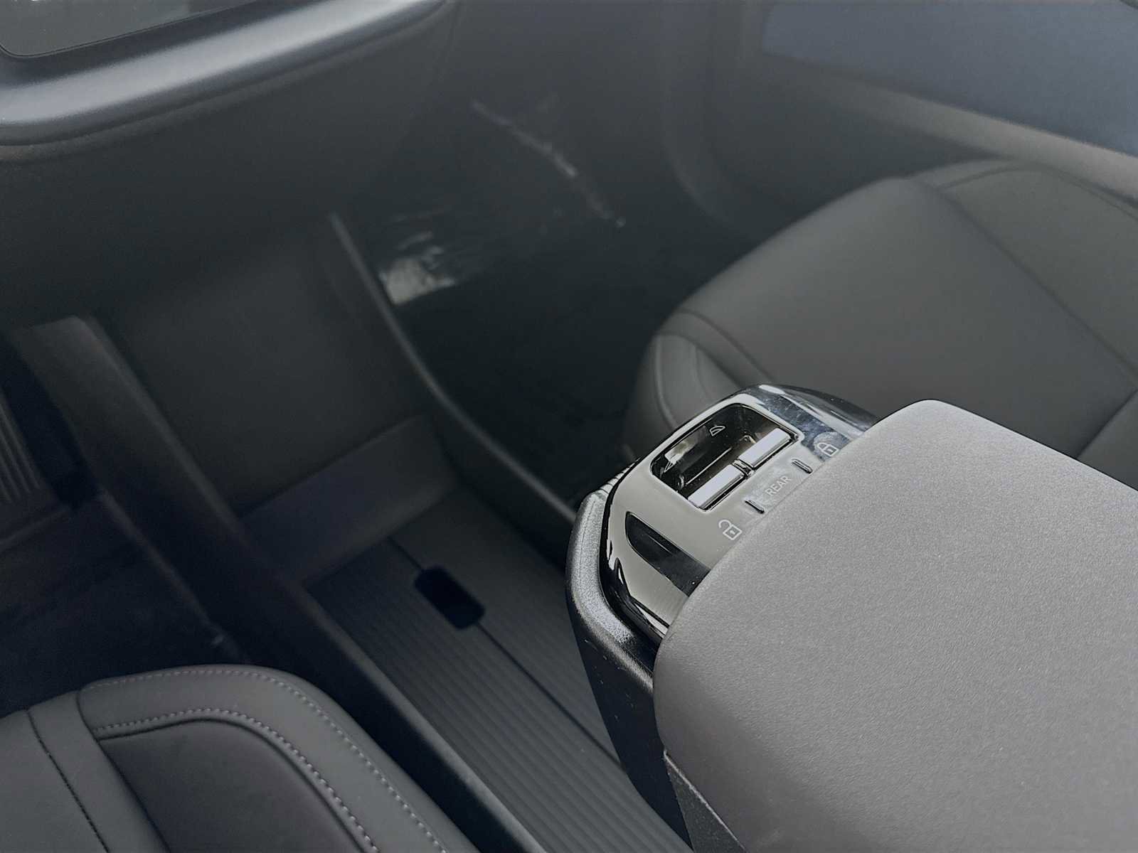 Used 2025 Volvo EX30 Ultra w/ Protection Package Premier image 16