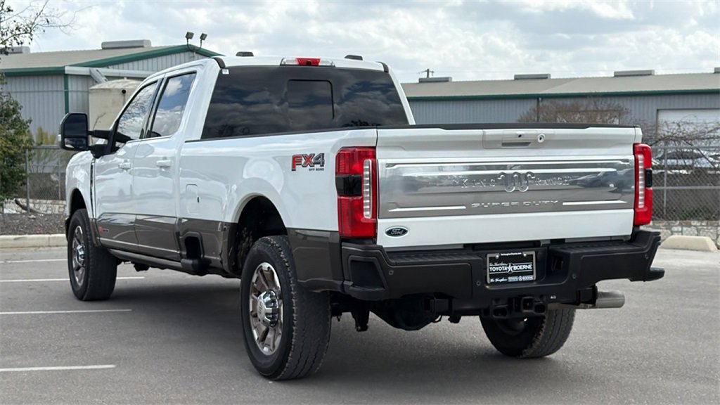 Used 2025 Ford F350 King Ranch w/ FX4 Off-Road Package image 9
