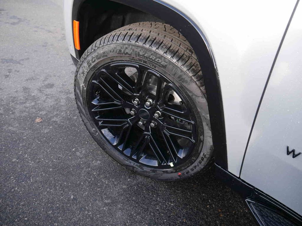 New 2025 Jeep Wagoneer Series II w/ Convenience Group I AWD/4WD image 10