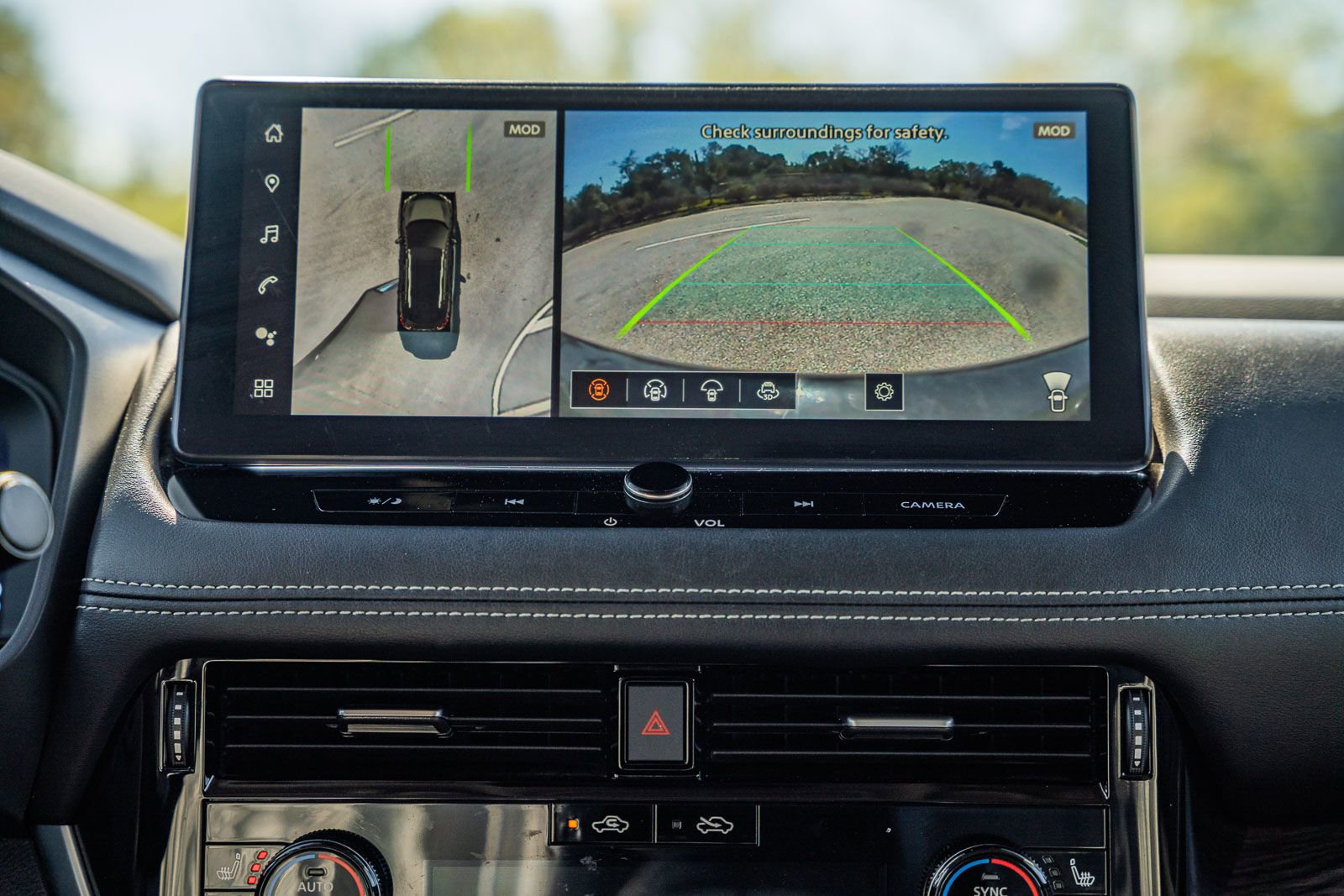 Used 2025 Nissan Rogue Platinum w/ Platinum Premium Package image 41