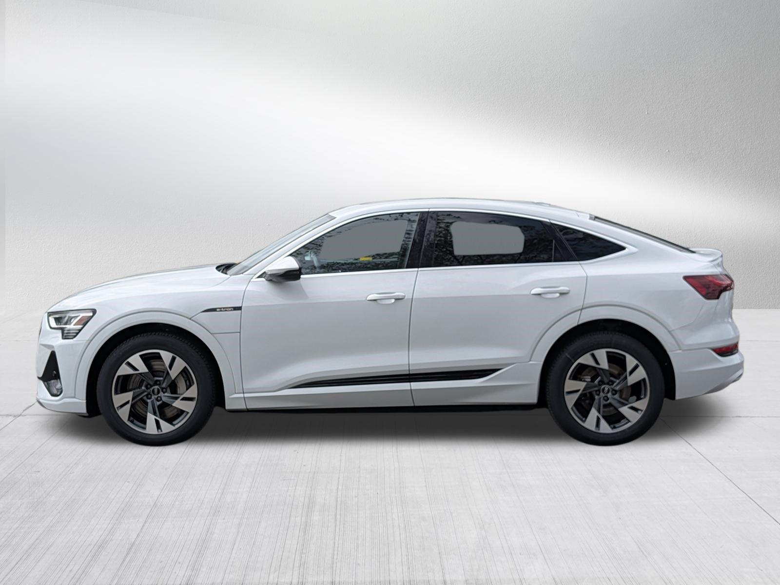 Used 2021 Audi e-tron Premium AWD/4WD image 4