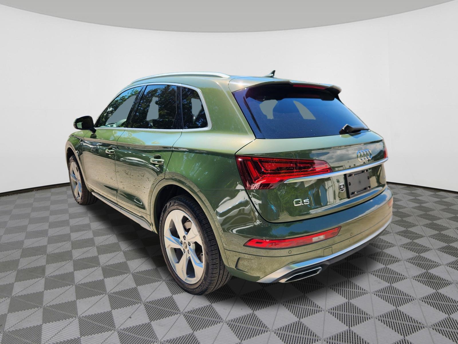 Used 2022 Audi Q5 2.0T Premium Plus w/ Premium Plus Package AWD/4WD image 3
