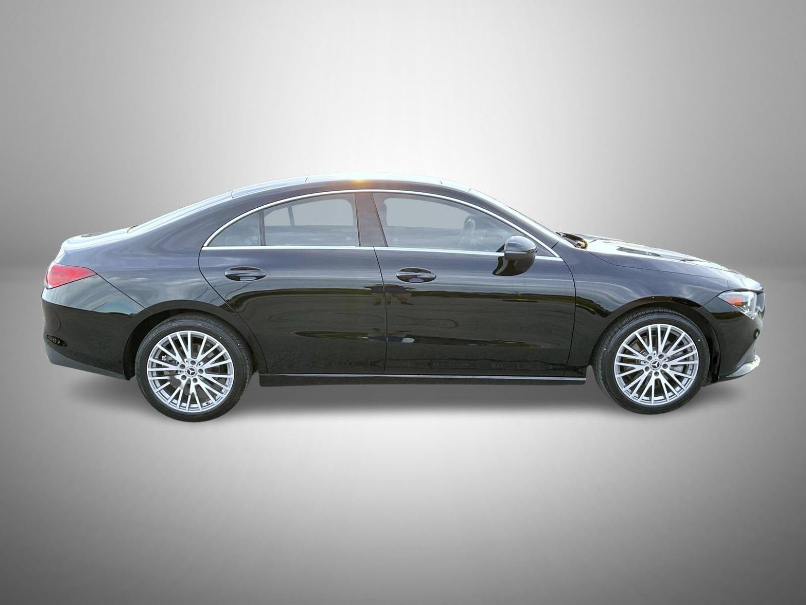 Used 2022 Mercedes-Benz CLA 250 image 4