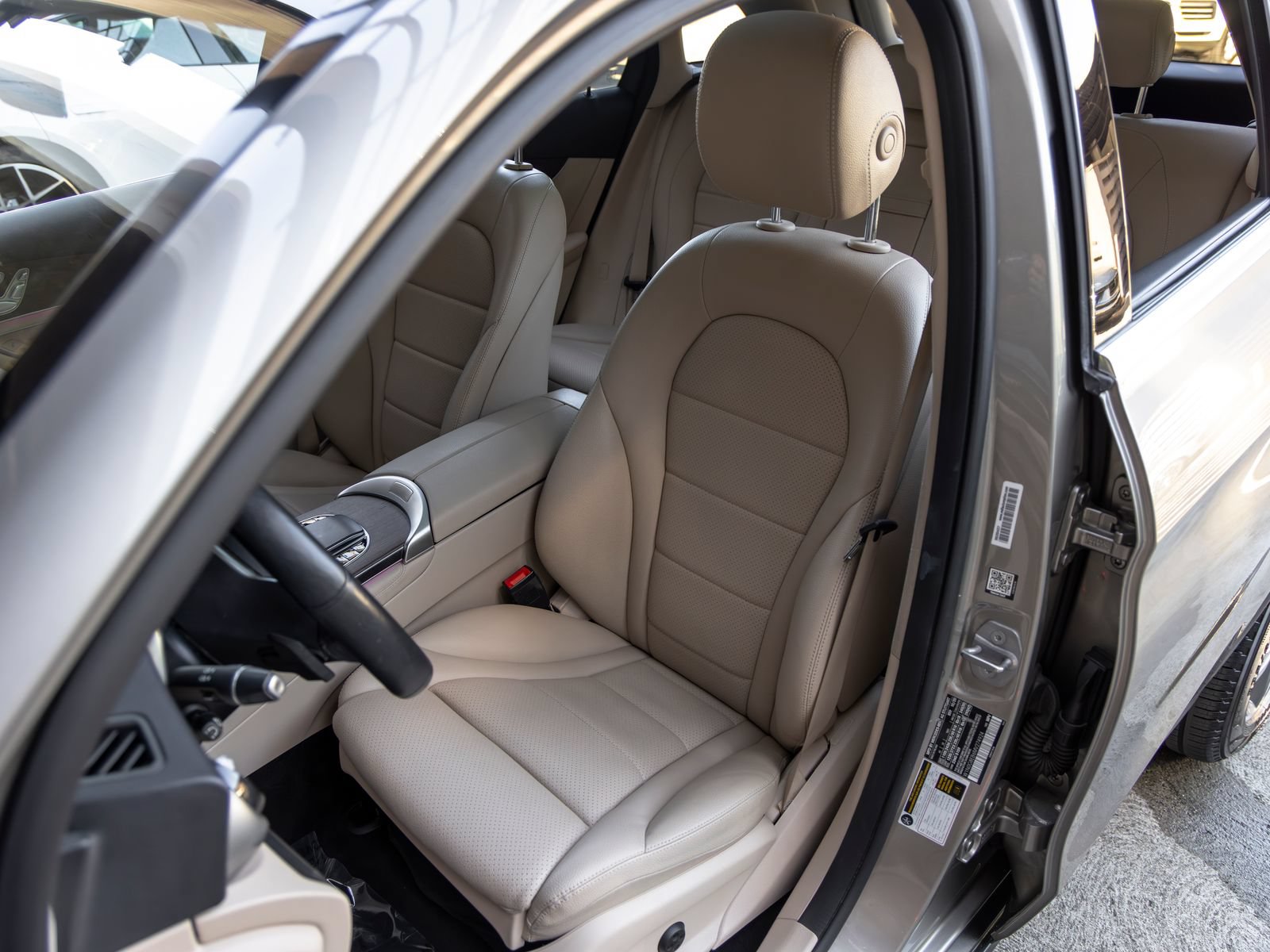 Used 2021 Mercedes-Benz GLC 300 4MATIC image 5