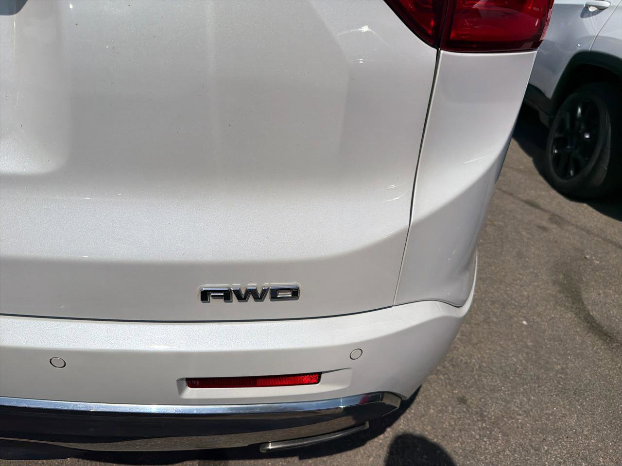 Used 2017 GMC Acadia Denali w/ Technology Package AWD/4WD image 8