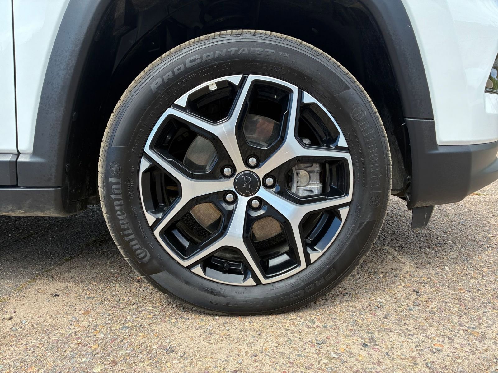 Used 2025 Jeep Compass Limited image 31