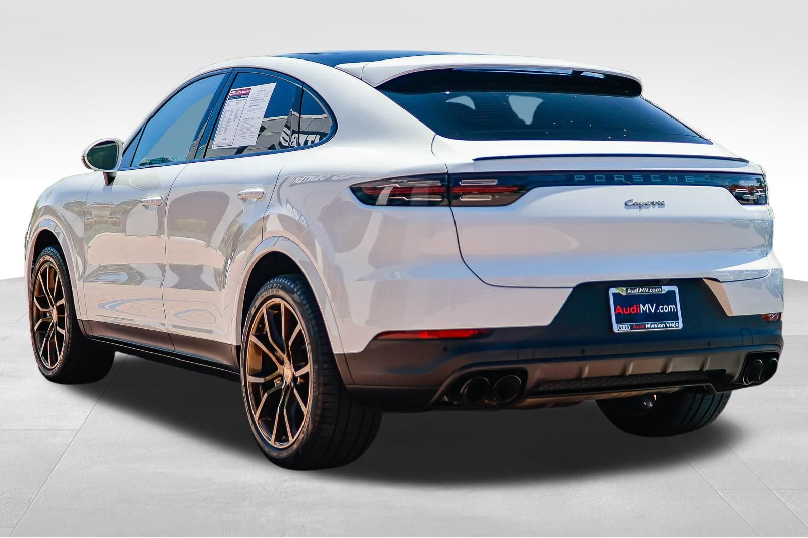 Used 2023 Porsche Cayenne Platinum Edition AWD/4WD image 4