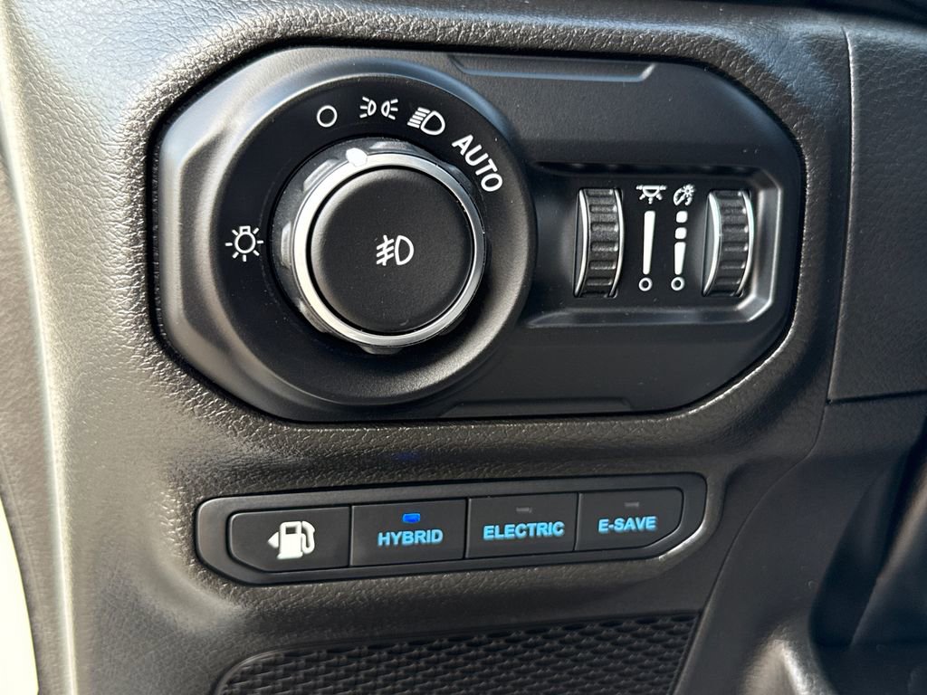 Used 2022 Jeep Wrangler Unlimited Sahara w/ Cold Weather Group image 28