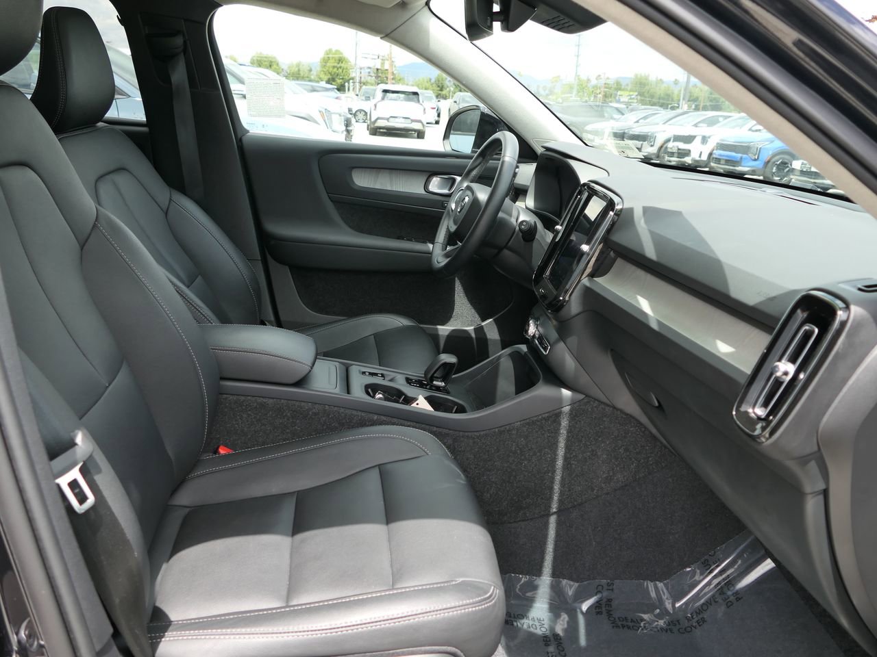 Used 2025 Volvo XC40 B5 Core AWD/4WD image 27
