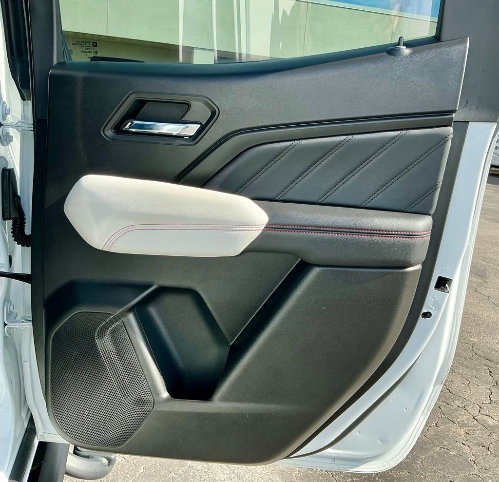 Used 2024 GMC Canyon AT4X image 26