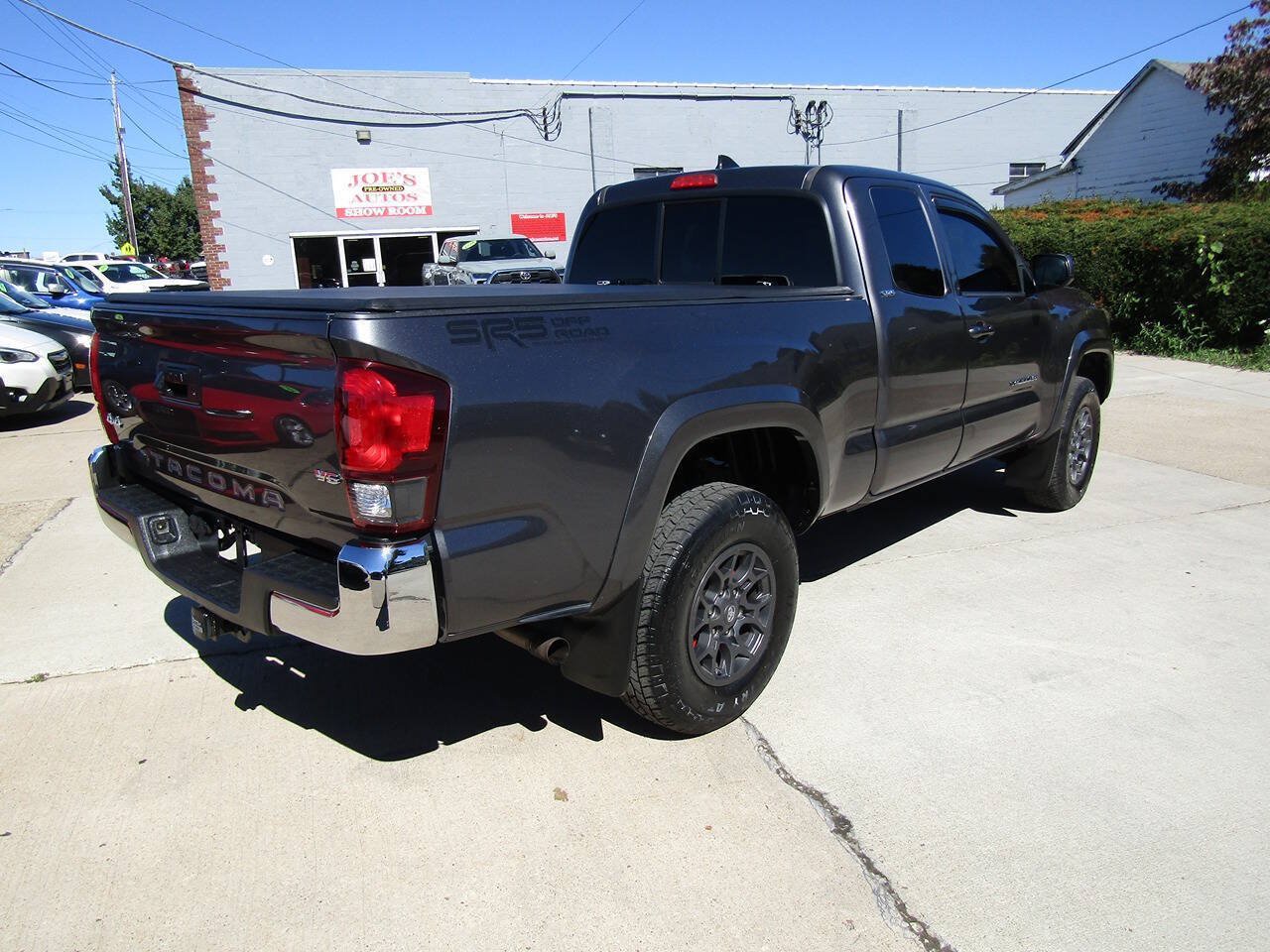 Used 2018 Toyota Tacoma SR5 AWD/4WD image 7