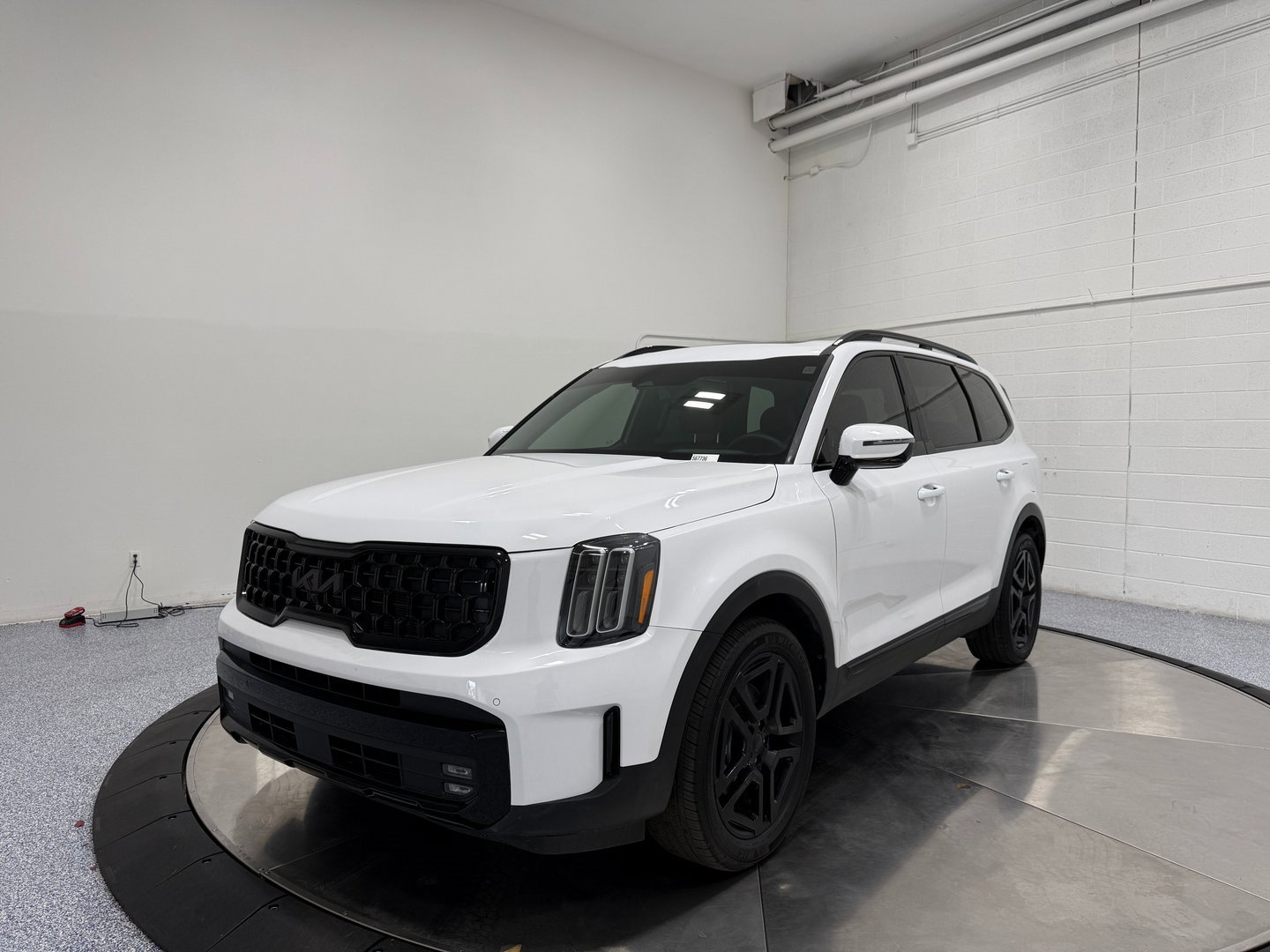 Used 2025 Kia Telluride SX X-Line image 3
