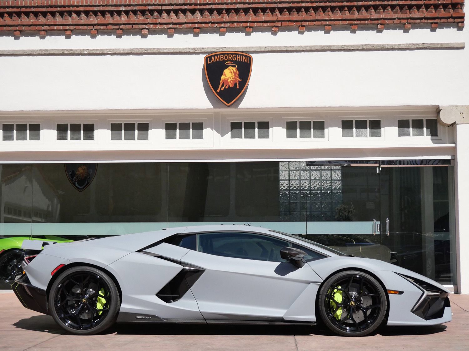 Used 2025 Lamborghini Revuelto AWD/4WD image 2