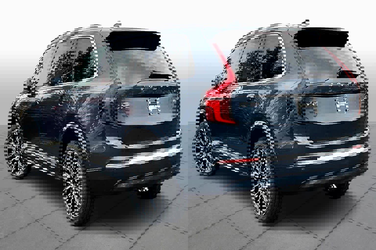 New 2026 Volvo XC90 B6 Plus w/ Protection Package Premier image 3