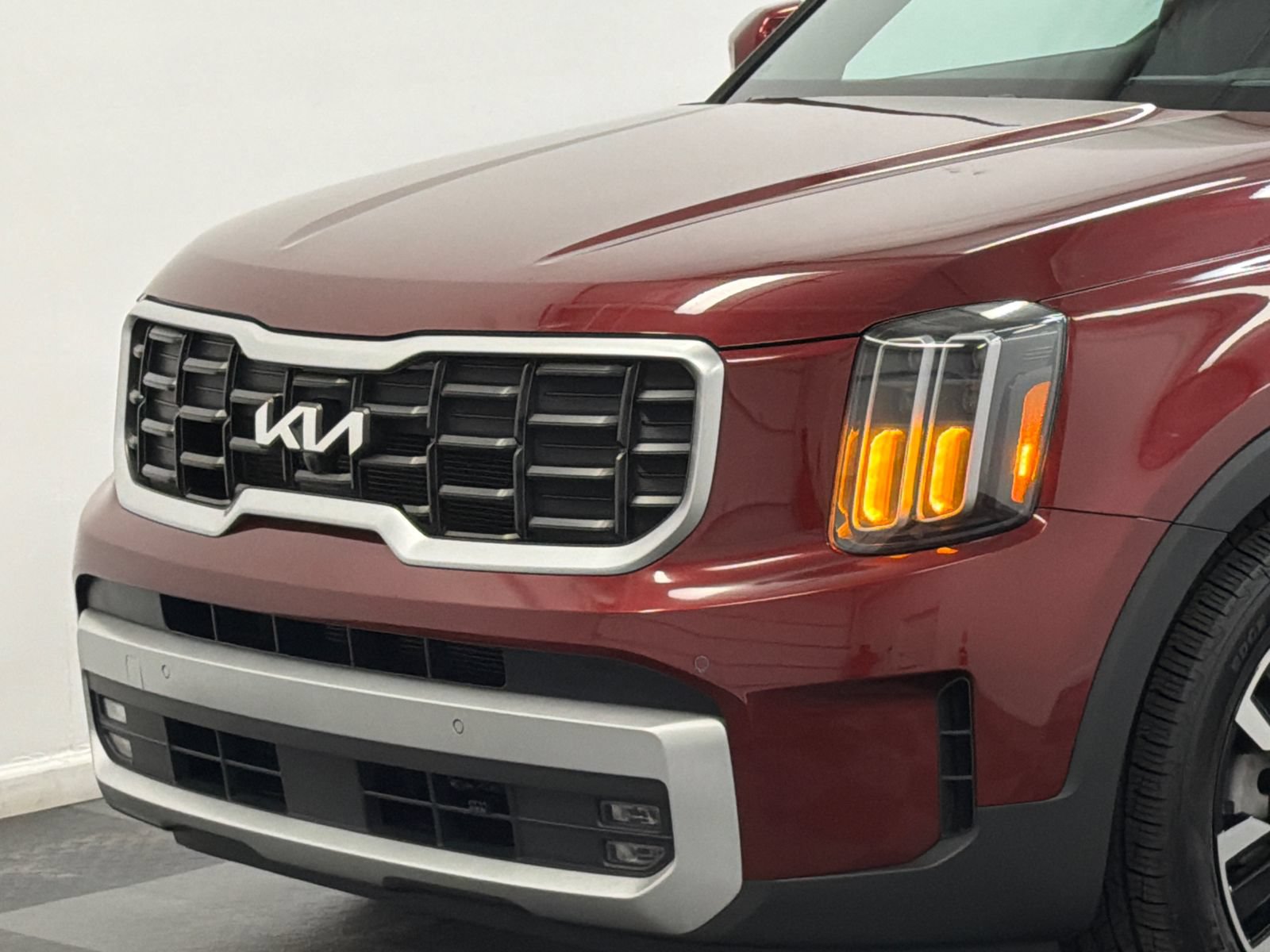 Used 2024 Kia Telluride SX Prestige AWD/4WD image 2