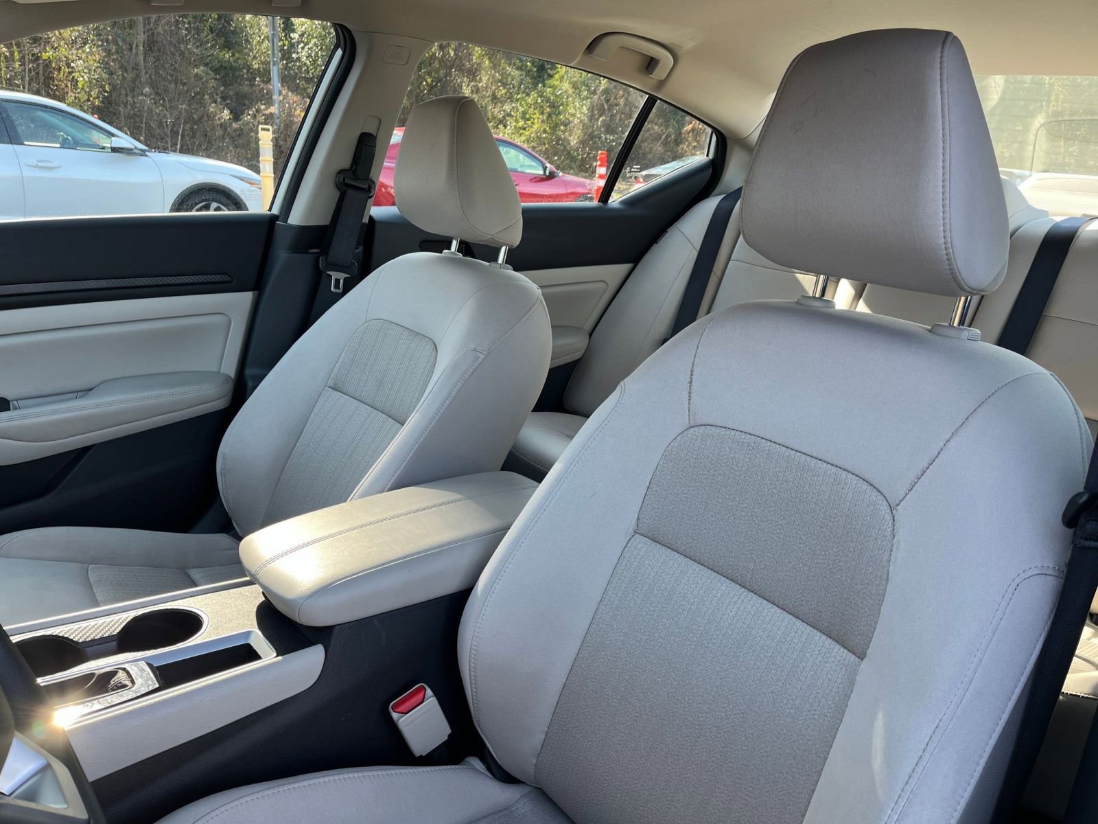 Used 2025 Nissan Altima 2.5 SV image 35