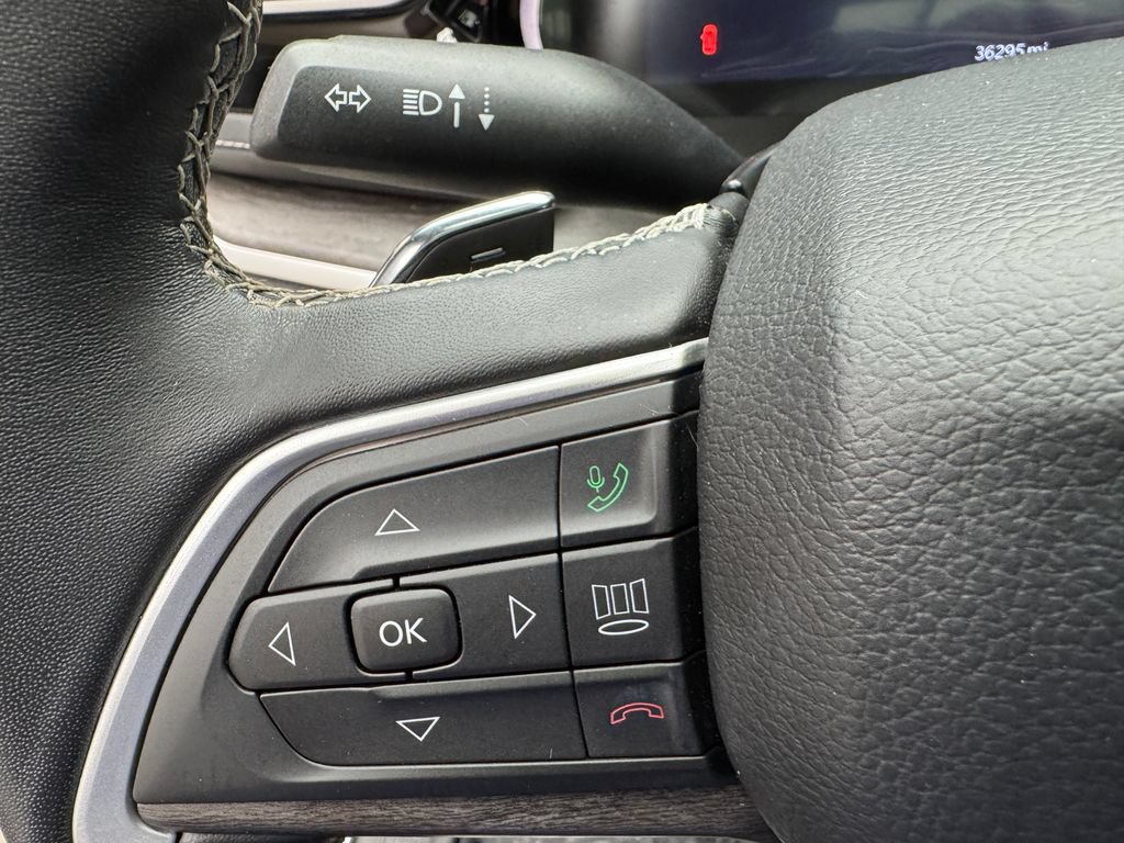 Used 2022 Jeep Grand Cherokee L Limited AWD/4WD image 15