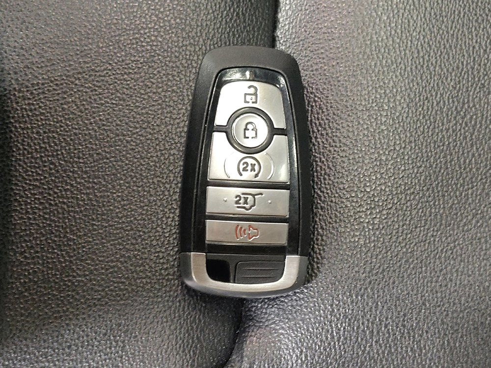 Used 2020 Ford Explorer XLT w/ Equipment Group 202A AWD/4WD image 32
