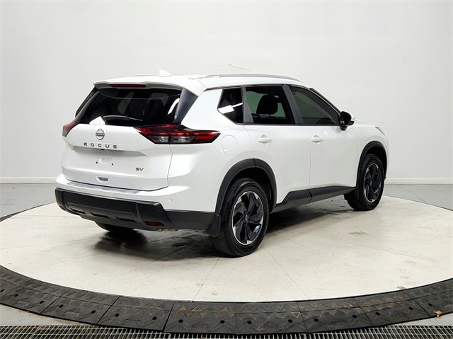 Used 2024 Nissan Rogue SV w/ SV Premium Package image 7