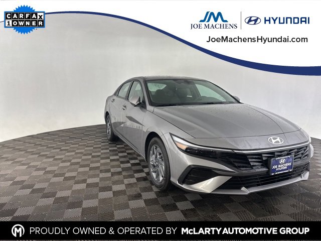 Used 2025 Hyundai Elantra Blue image 4