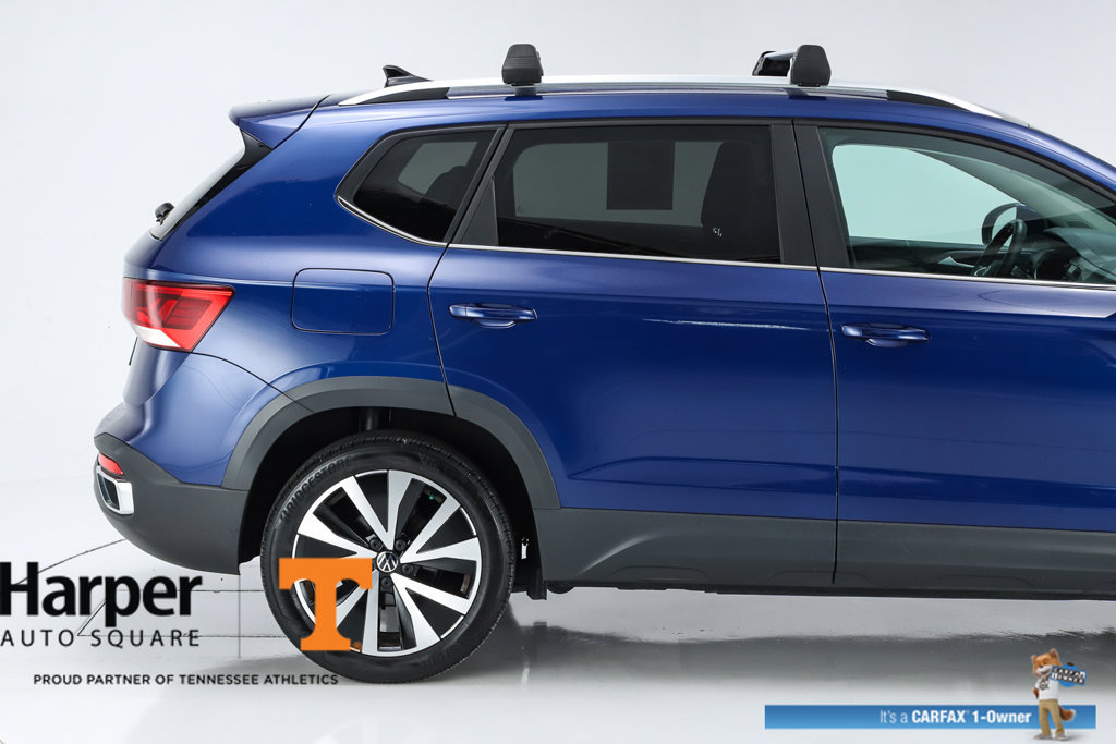 Used 2023 Volkswagen Taos SE w/ Panoramic Sunroof Package FWD image 11