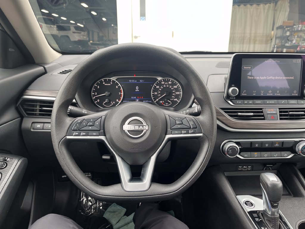 Used 2025 Nissan Altima 2.5 SV FWD image 14