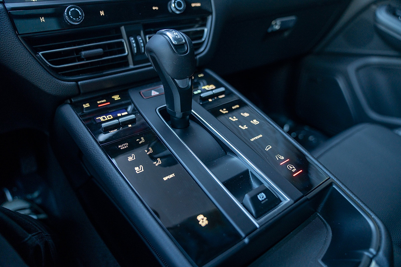 Certified 2025 Porsche Macan image 14