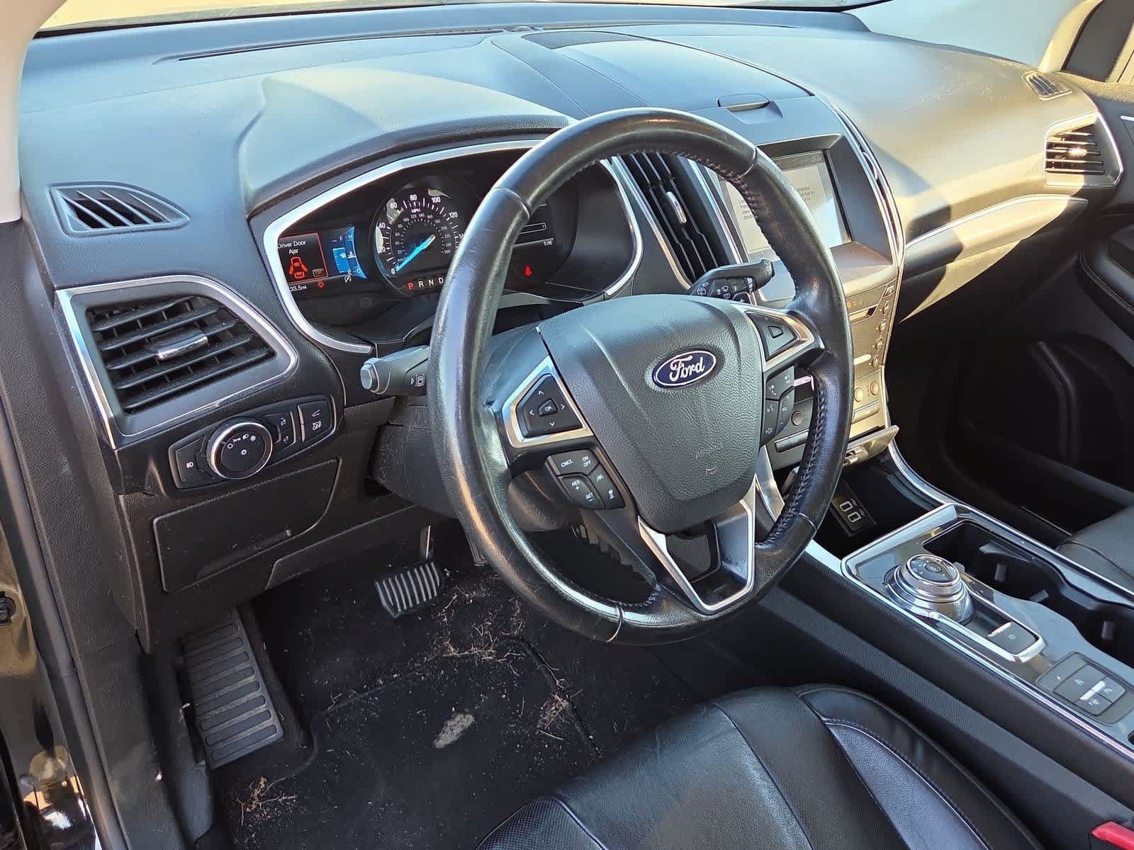 Used 2019 Ford Edge Titanium w/ Equipment Group 301A AWD/4WD image 2
