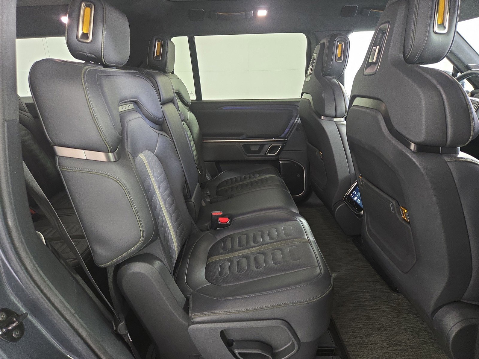 Used 2024 Rivian R1S Adventure AWD/4WD image 23