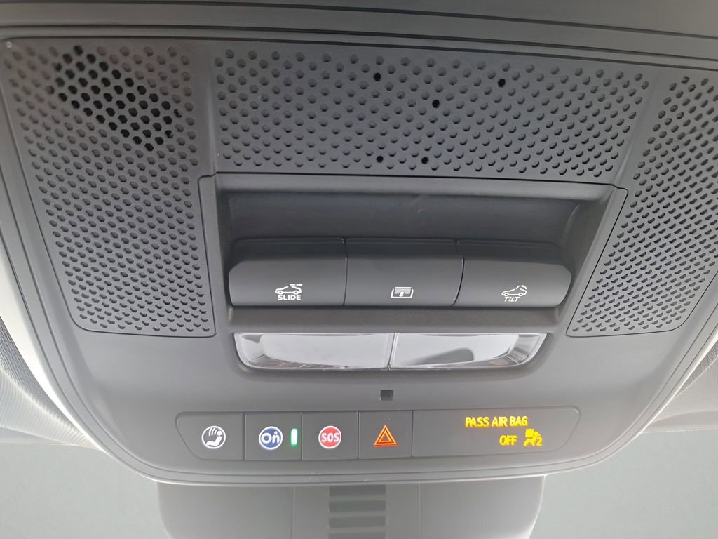 Used 2025 Chevrolet Traverse Z71 image 29