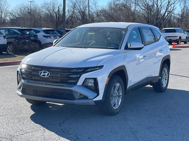 New 2025 Hyundai Tucson SE image 3