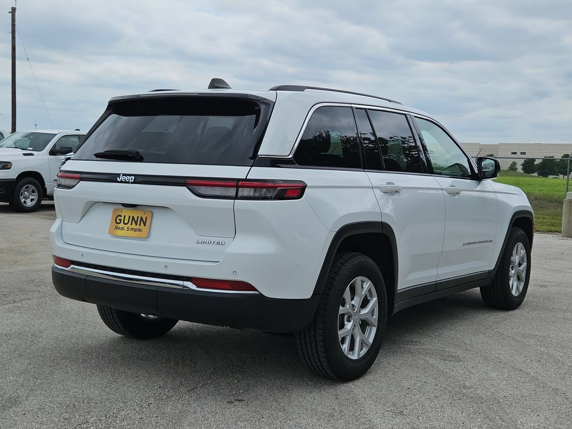 Used 2023 Jeep Grand Cherokee Limited RWD image 3