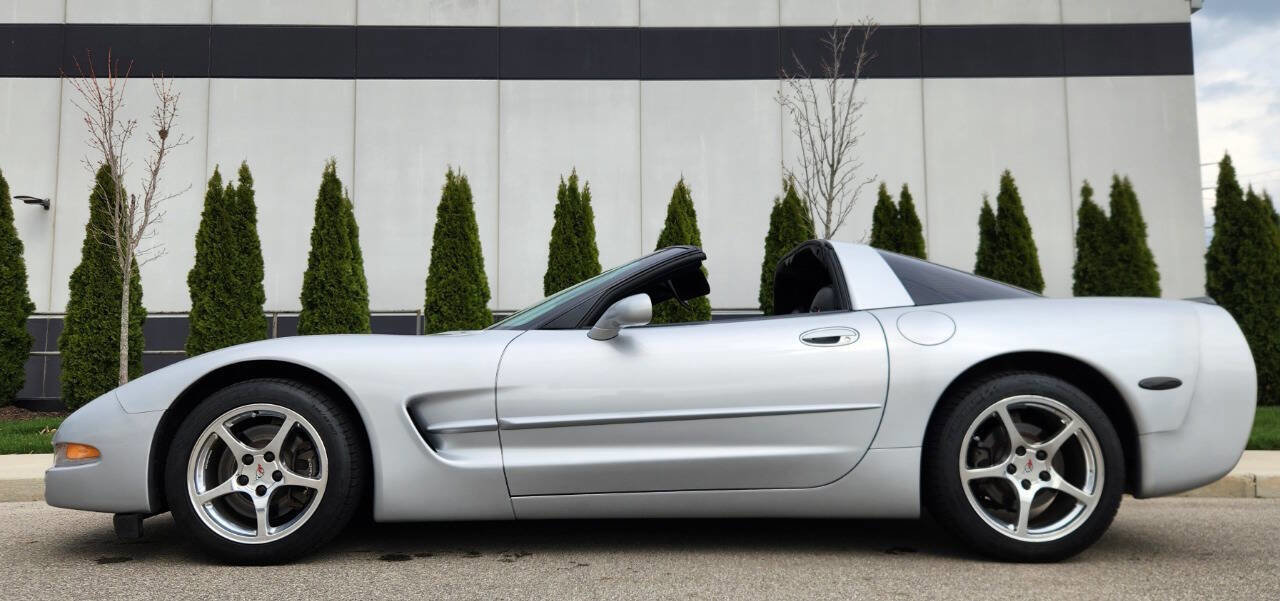 Used 1998 Chevrolet Corvette Coupe w/ Roof Pkg image 2