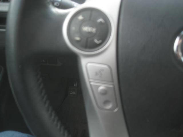 Used 2013 Toyota Prius V Five image 31