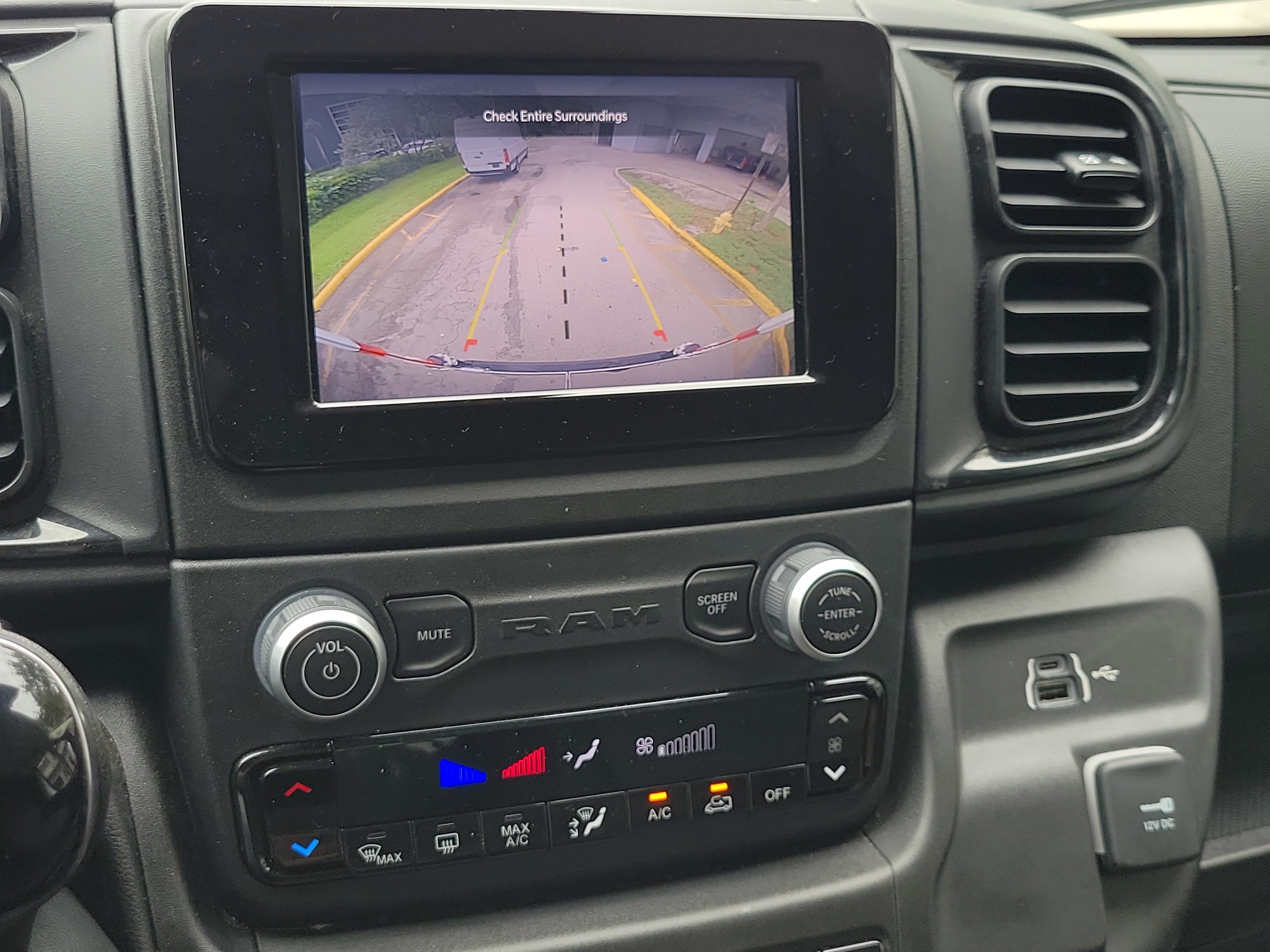 Used 2025 RAM ProMaster 2500 w/ U-Haul Equipment Group FWD image 22