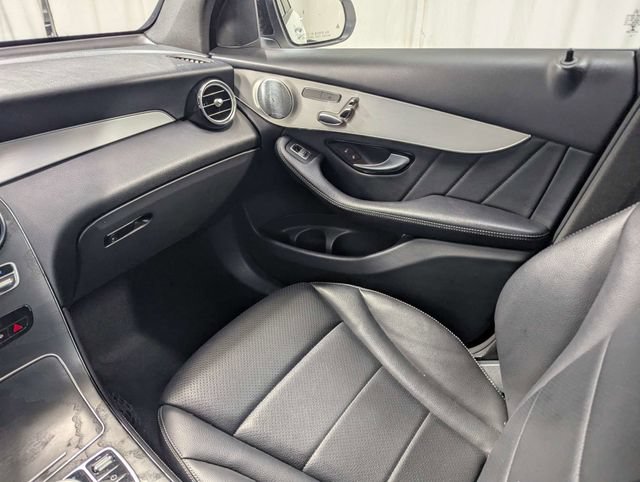 Used 2019 Mercedes-Benz GLC 300 4MATIC w/ Exterior Lighting Package image 8