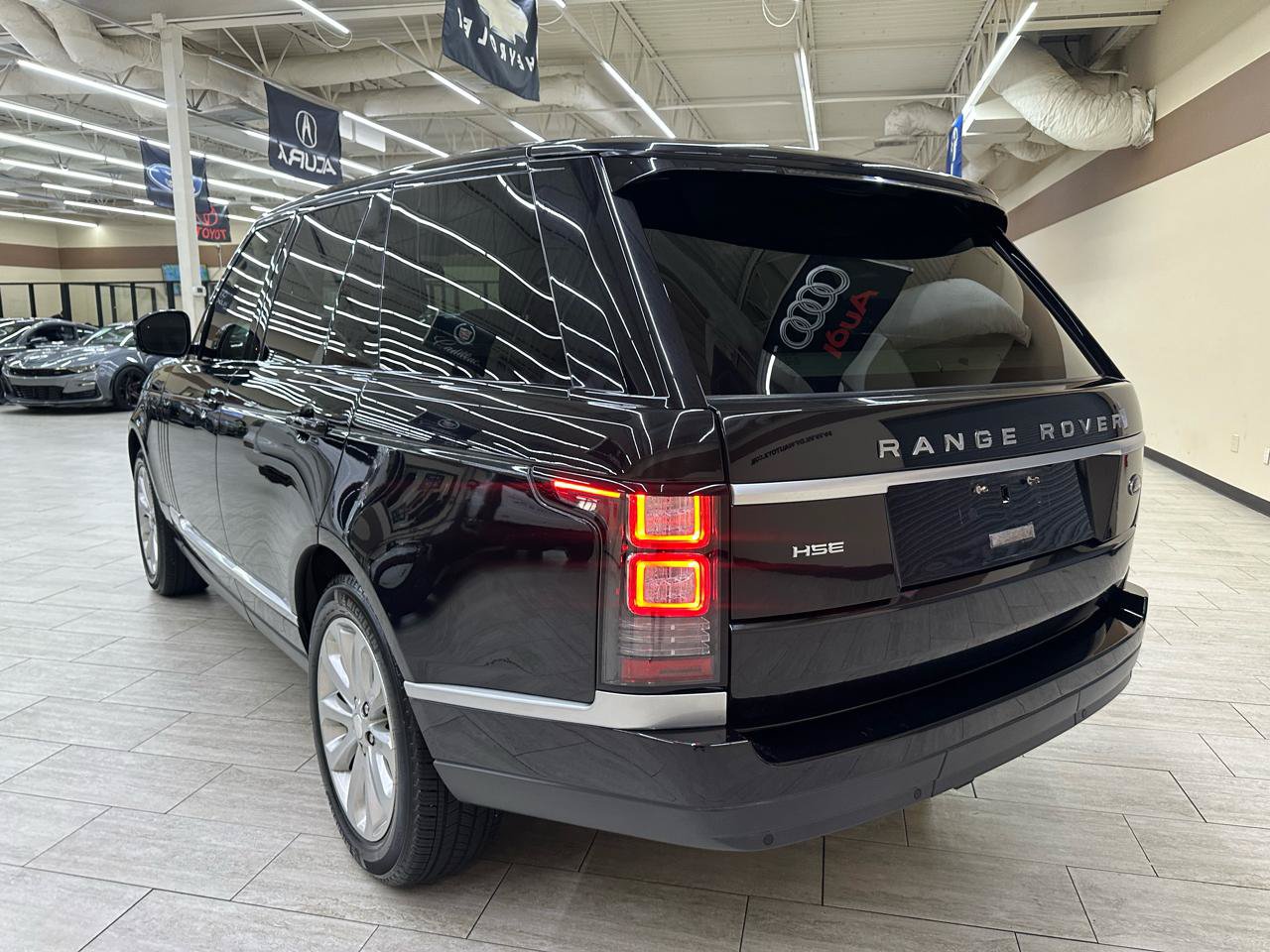 Used 2014 Land Rover Range Rover HSE AWD/4WD image 9
