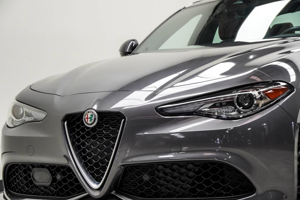 Used 2023 Alfa Romeo Giulia Ti AWD/4WD image 3