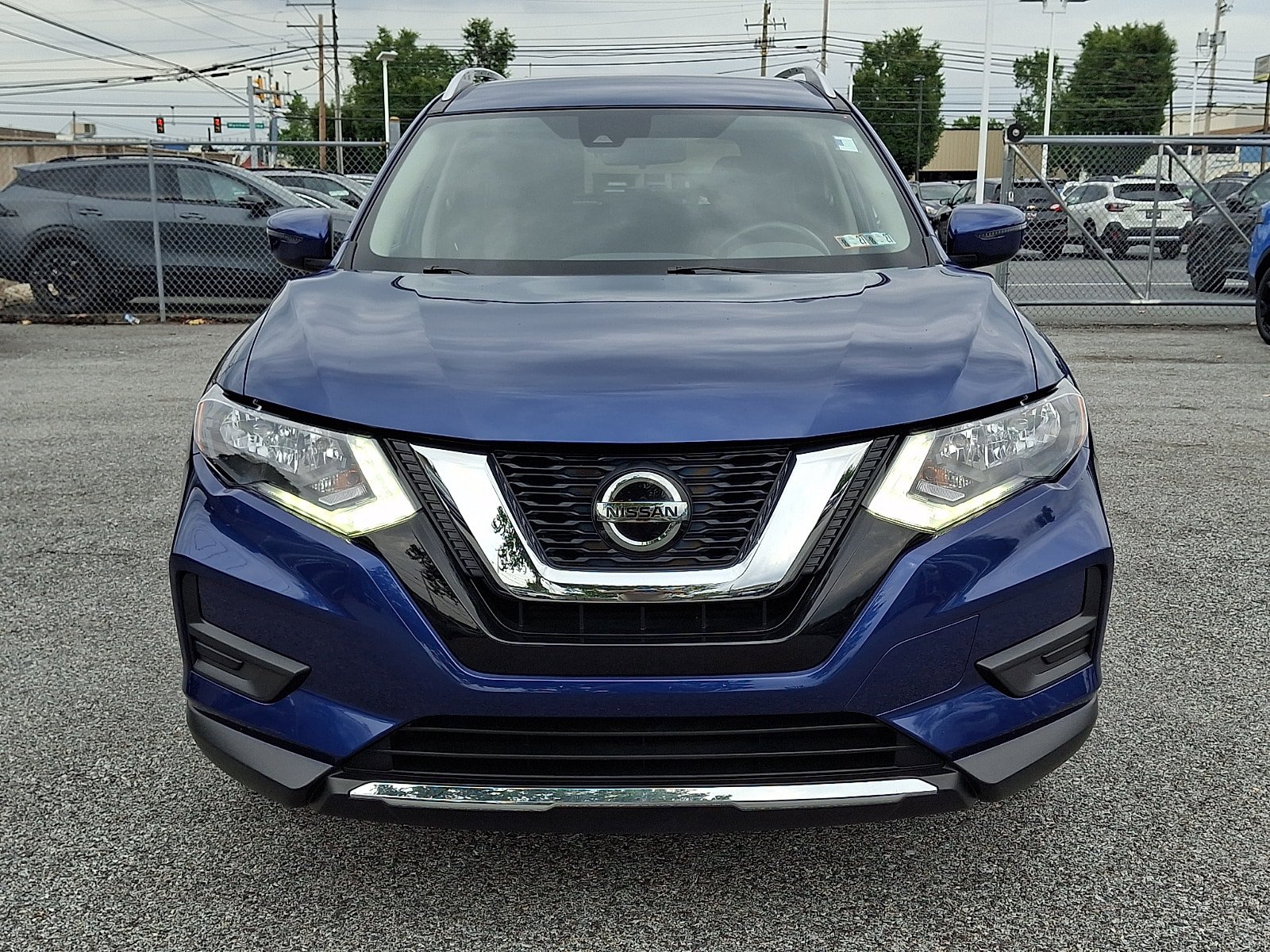 Used 2019 Nissan Rogue SV AWD/4WD image 2