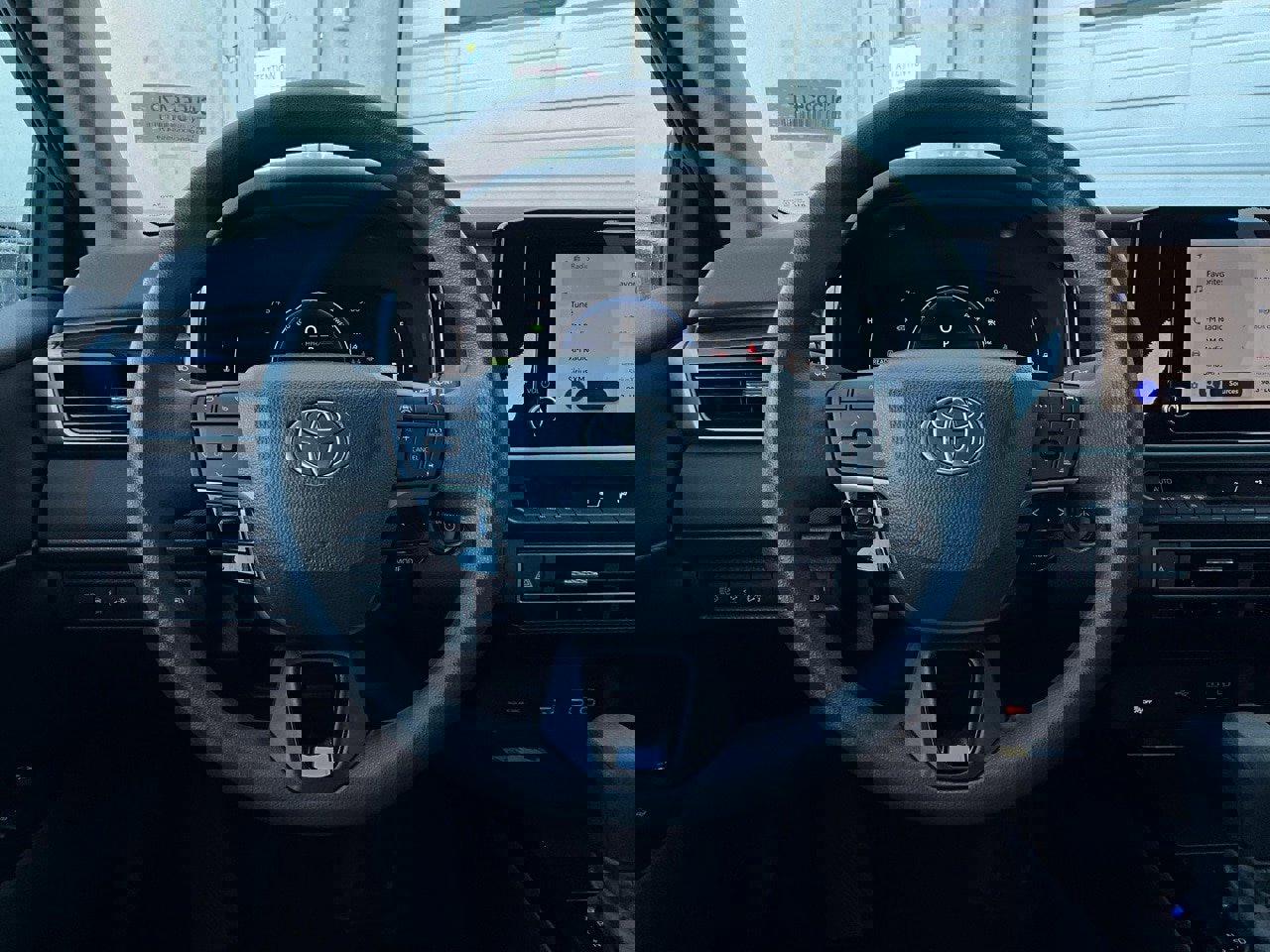 Used 2025 Toyota Camry LE image 31