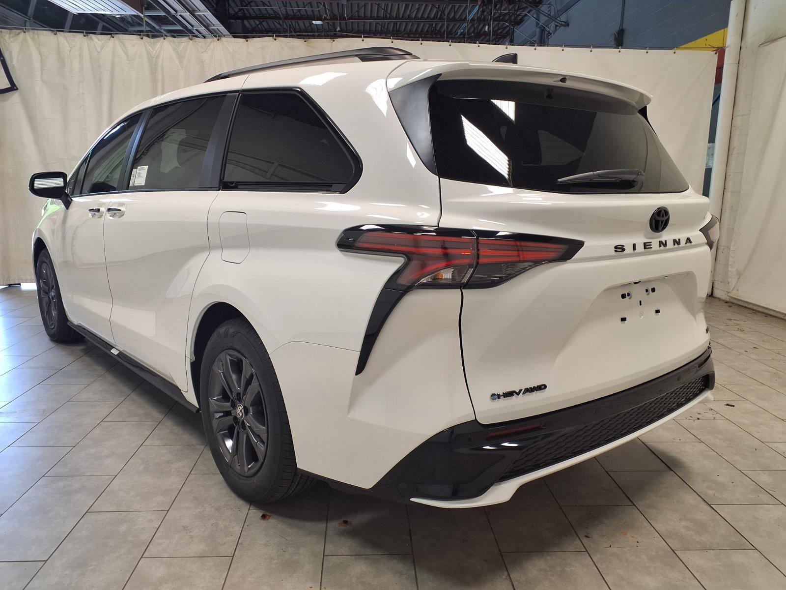 New 2026 Toyota Sienna XSE image 7