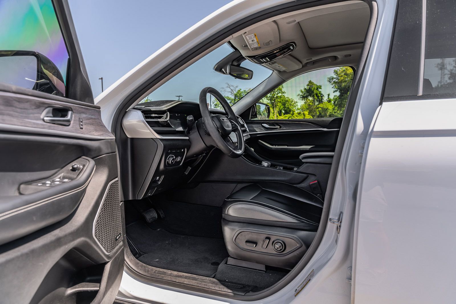 Used 2023 Jeep Grand Cherokee 4WD 4xe image 17